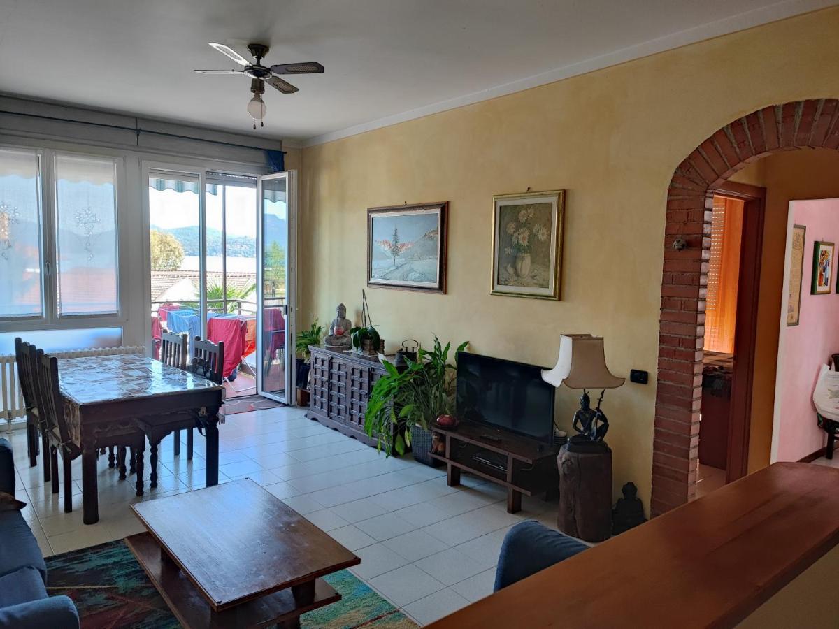 Appartamento Chic Vista Lago - Casa Janis Verbania Exteriör bild
