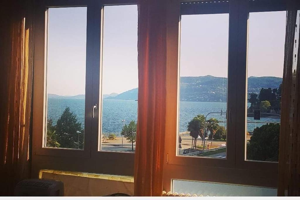 Appartamento Chic Vista Lago - Casa Janis Verbania Exteriör bild