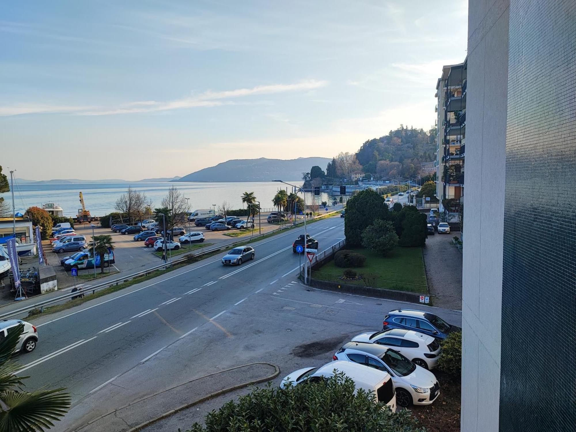 Appartamento Chic Vista Lago - Casa Janis Verbania Exteriör bild